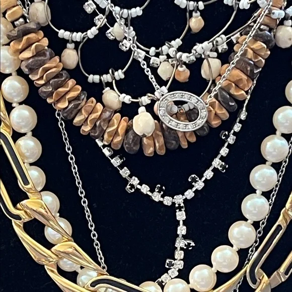 All wearable vintage to now jewelry lot, 0228A - Picture 13 of 15